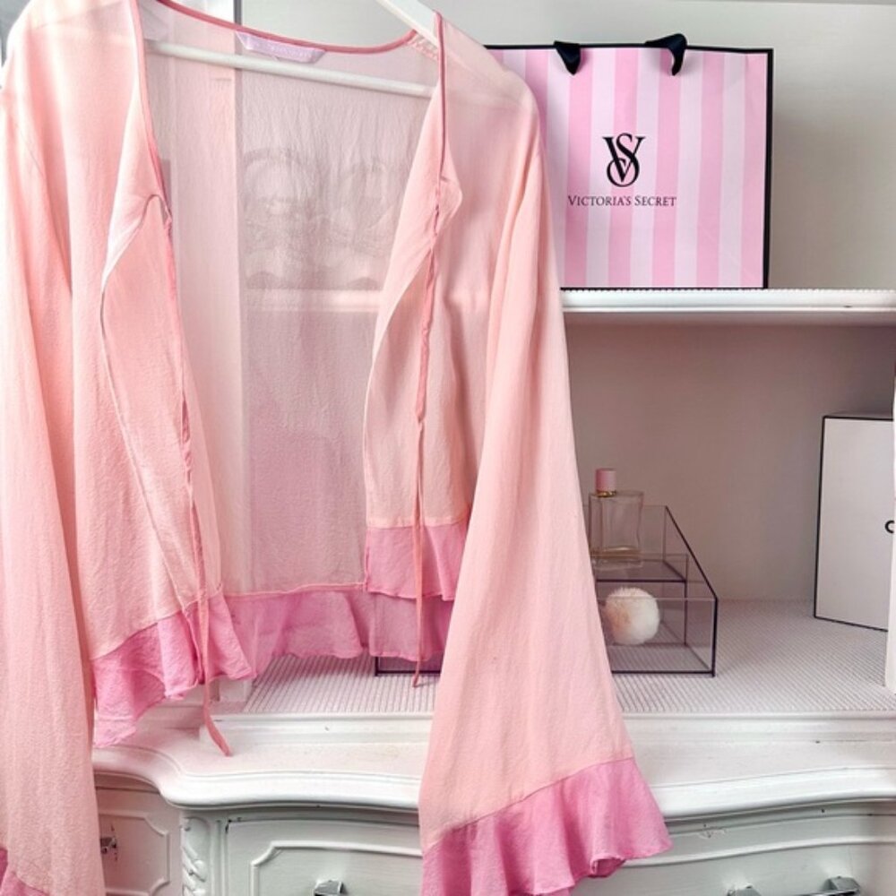 Vintage Victoria’s Secret Sheer Top 🎀